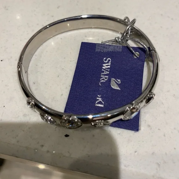 Elegant Silver Sparkling Swarovski Crystal Bangle - Picture 6 of 11